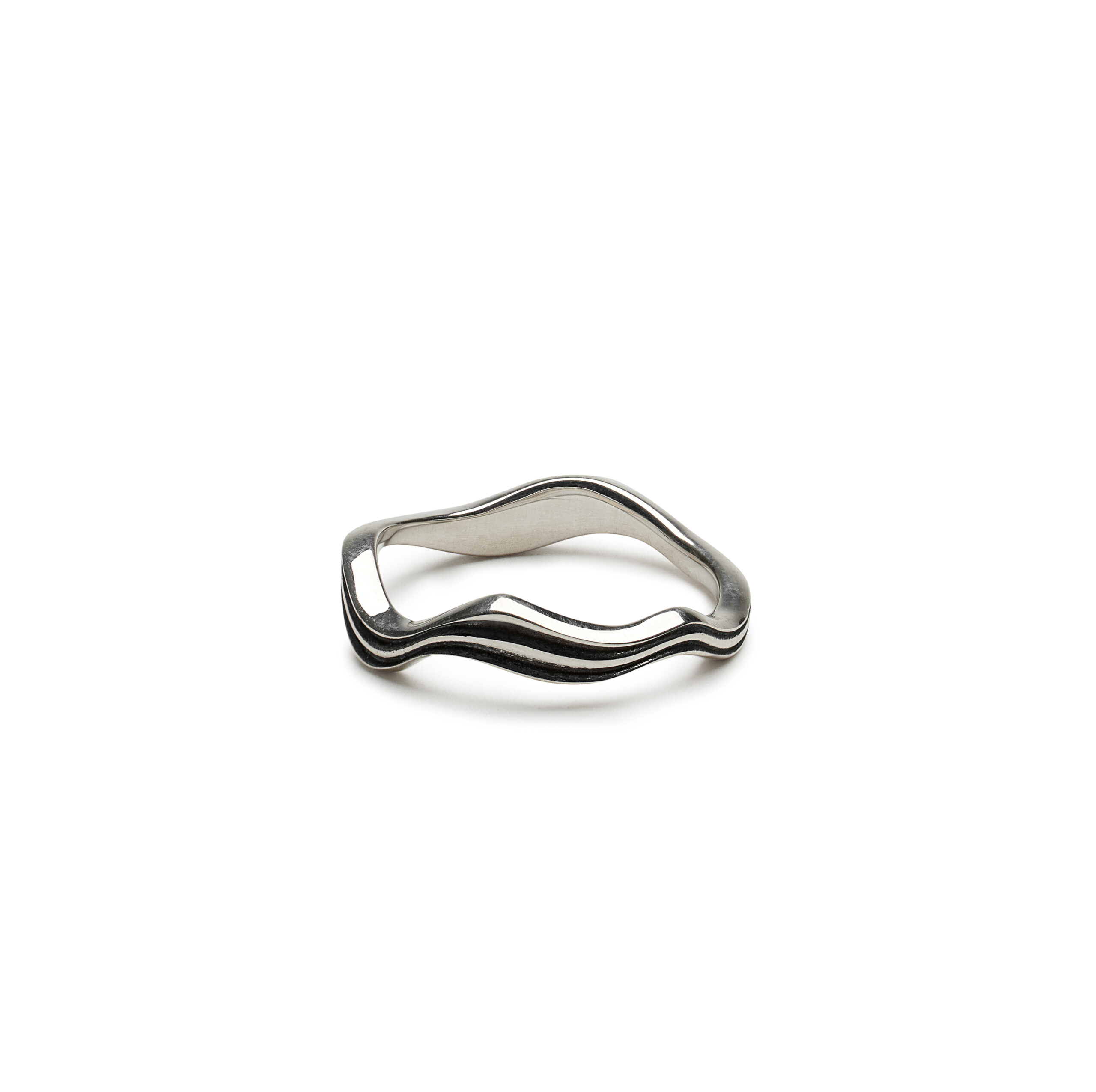 Silver river current ring modeled after flowing water