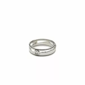 Ring with diamonds