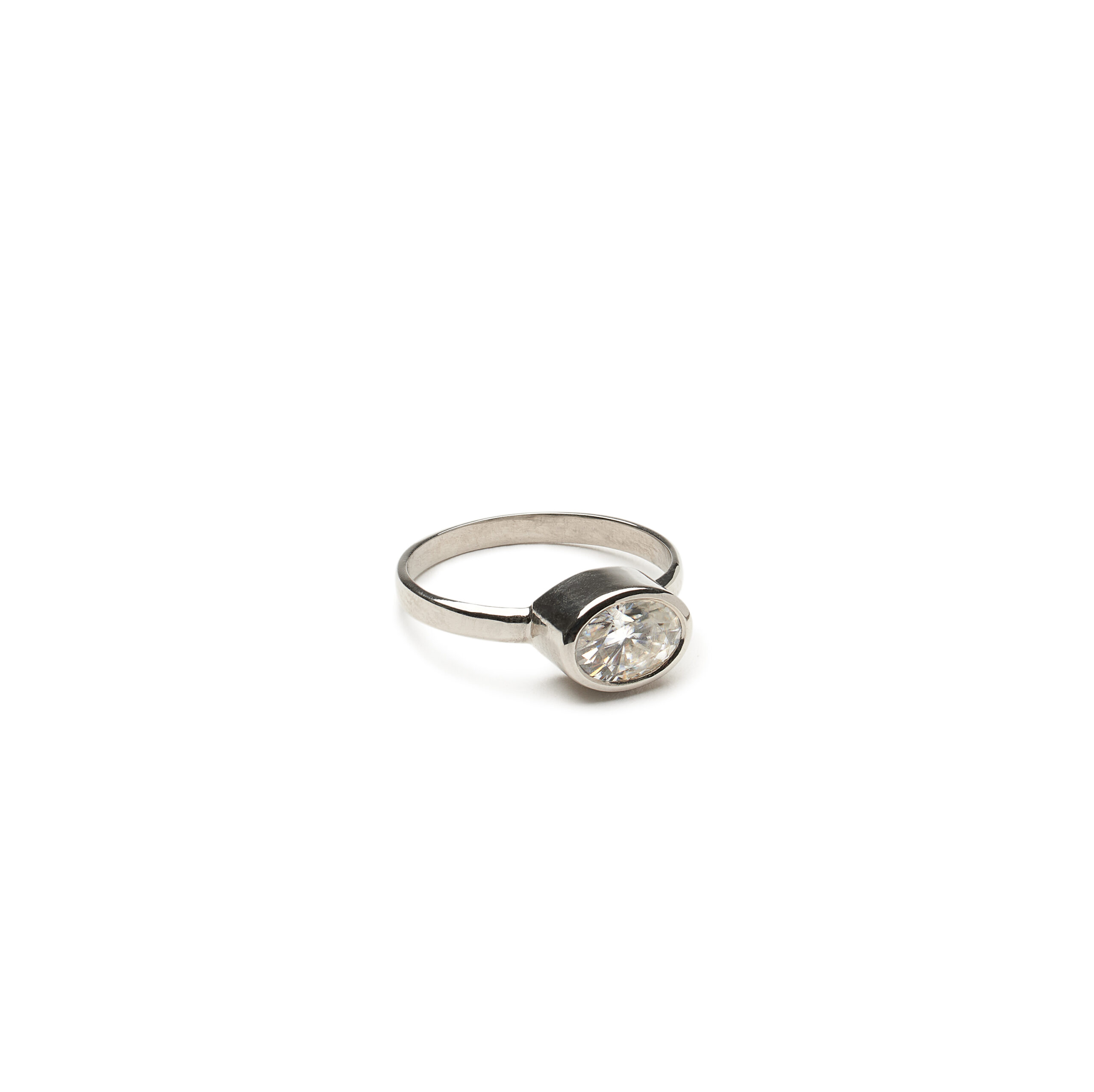 Silver ring with horizontal white gemstone