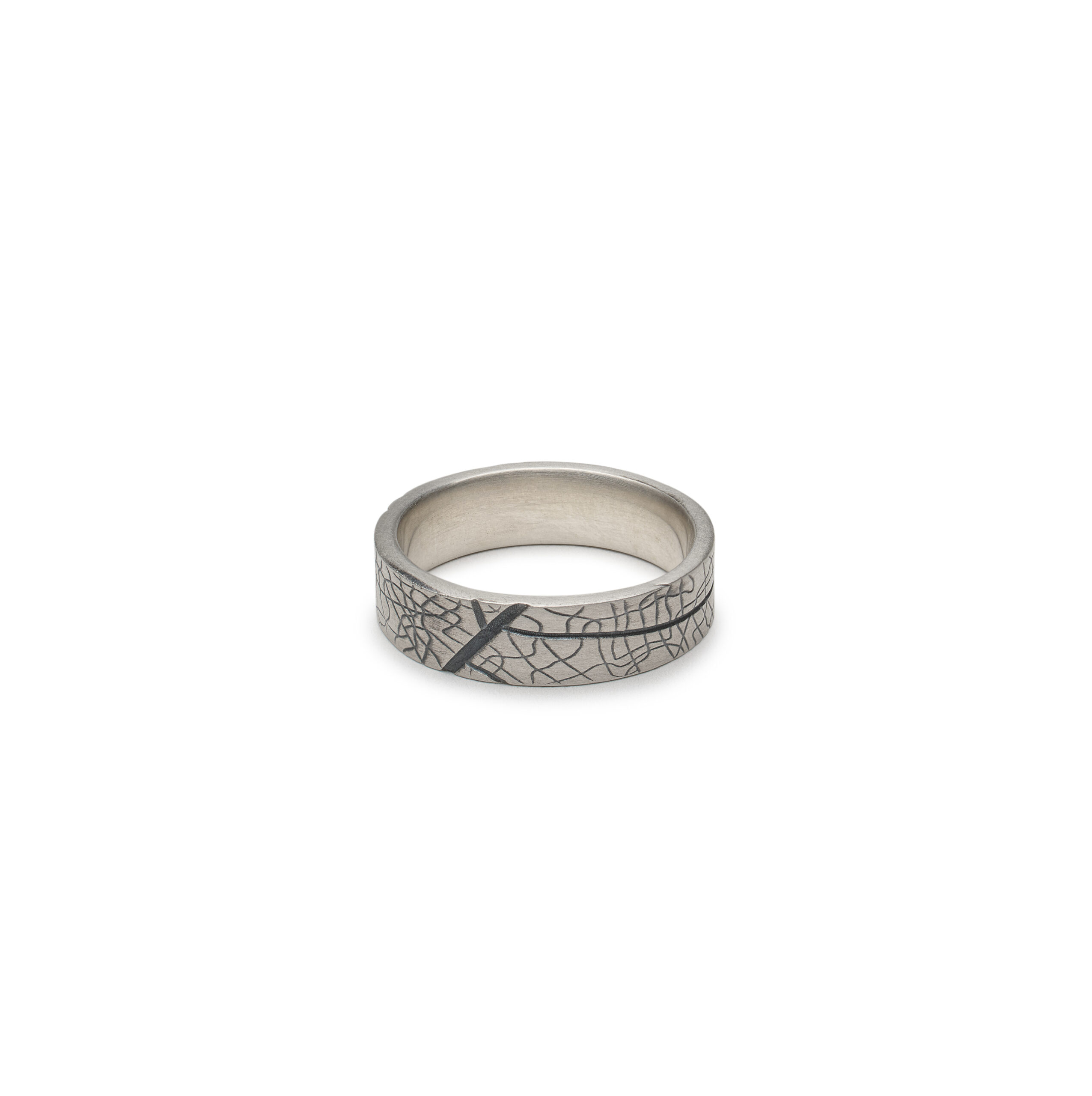 Acer ring with a textured pattern inspired by maple leaf veins, available in silver, gold, or platinum.